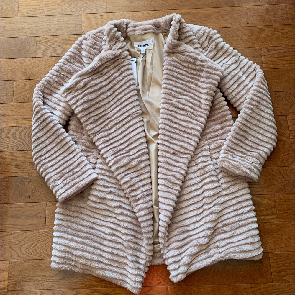 🎁BB Dakota Fab Moment Faux Fur Jacket/Coat🎁 - Picture 2 of 12